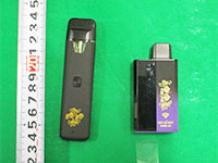 麻薬を含有する電子タバコ2本 麻薬を含有する電子タバコ2本