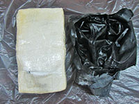 �Y�����̊O���̕�𔍂������l�q