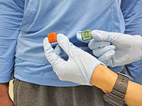 �ߕ��O�|�P�b�g�ɉB�����ꂽ������܂ރ\�t�g�L�����f�B