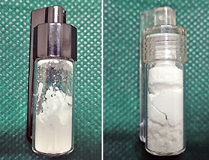 プコカインが収納されていた2本のプラスチックボトル コカインが収納されていた2本のプラスチックボトル