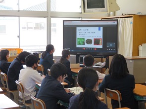 講話の様子の写真