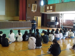 薬物乱用防止教室の様子(潮見小学校)