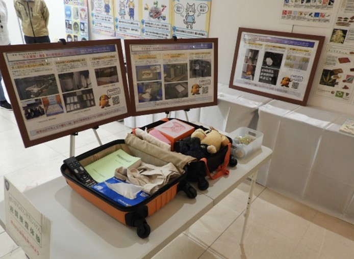 手荷物検査体験の様子