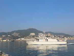 監視艇「さいかい」の出動の様子