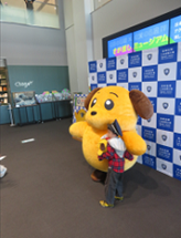 子供用官房を着用したお子さんとカスタム君の様子