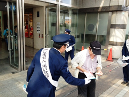 豊橋「薬物及び銃器取締強化期間」にかかるキャンペーンの様子