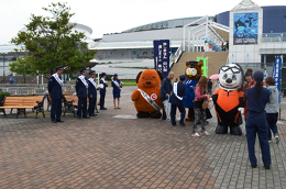 名古屋税関「薬物及び銃器取締強化月間キャンペーン」の様子