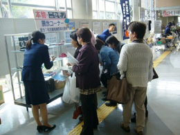 西部出張所「2014飛島村ふるさとフェスタ」税関展の様子