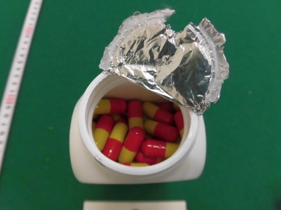 ボトルに入った大麻入りのカプセル