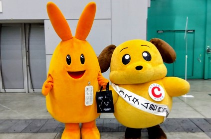 カスタム君と消費生活センターのマスコットキャラクター「まもりん」