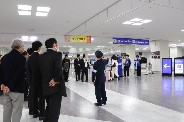 福岡空港見学の様子