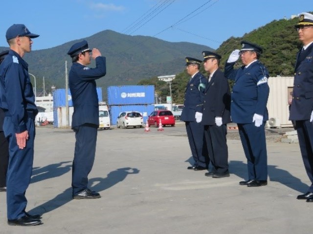 �Ŋ֐E���������Ŋ֎x�����֕񍐂���l�q