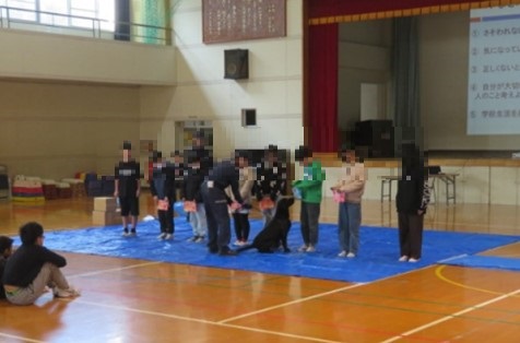 ����T�m���ɂ��f�����X�g���[�V�����̗l�q