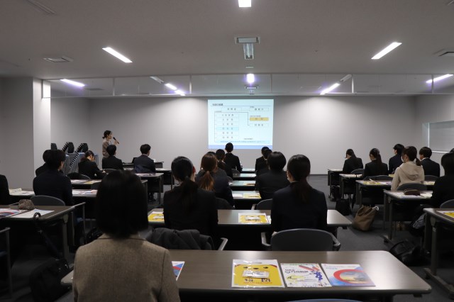 �l�������̗l�q