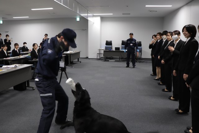 ����T�m���f�����X�g���[�V�����̗l�q