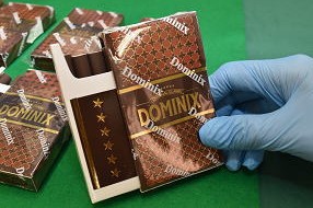 紙巻きたばこ状のものの写真