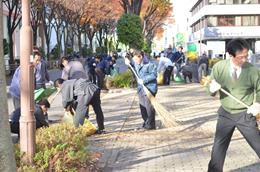 名古屋税関、本関周辺等の清掃活動を実施