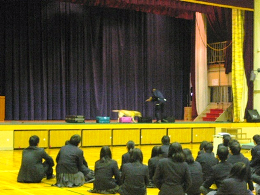 平成27年1月27日（火）四日市税関支署、伊勢学園高等学校において薬物乱用防止教室で講演