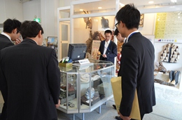 27NT13ijÉŊցAmC^()̎Ј̖K