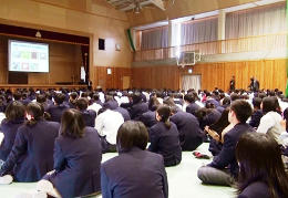平成27年５月18日（月）名古屋税関、長野県諏訪実業高等学校の薬物乱用防止教室で講演