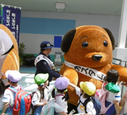 27NT22ij@lsŊ֎xAHقɂăLy[{