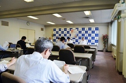 27NU18i؁jÉŊցA27NT̊ǓfՊTij𔭕\