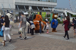 平成27年10月４日（日）名古屋税関、名古屋港水族館前（JETTY前広場）でキャンペーンを実施