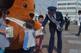 平成27年10月４日（日）名古屋税関、名古屋港水族館前（JETTY前広場）でキャンペーンを実施