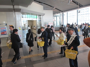 平成29年４月20日（木）清水税関支署、JR清水駅で街頭キャンペーンを実施