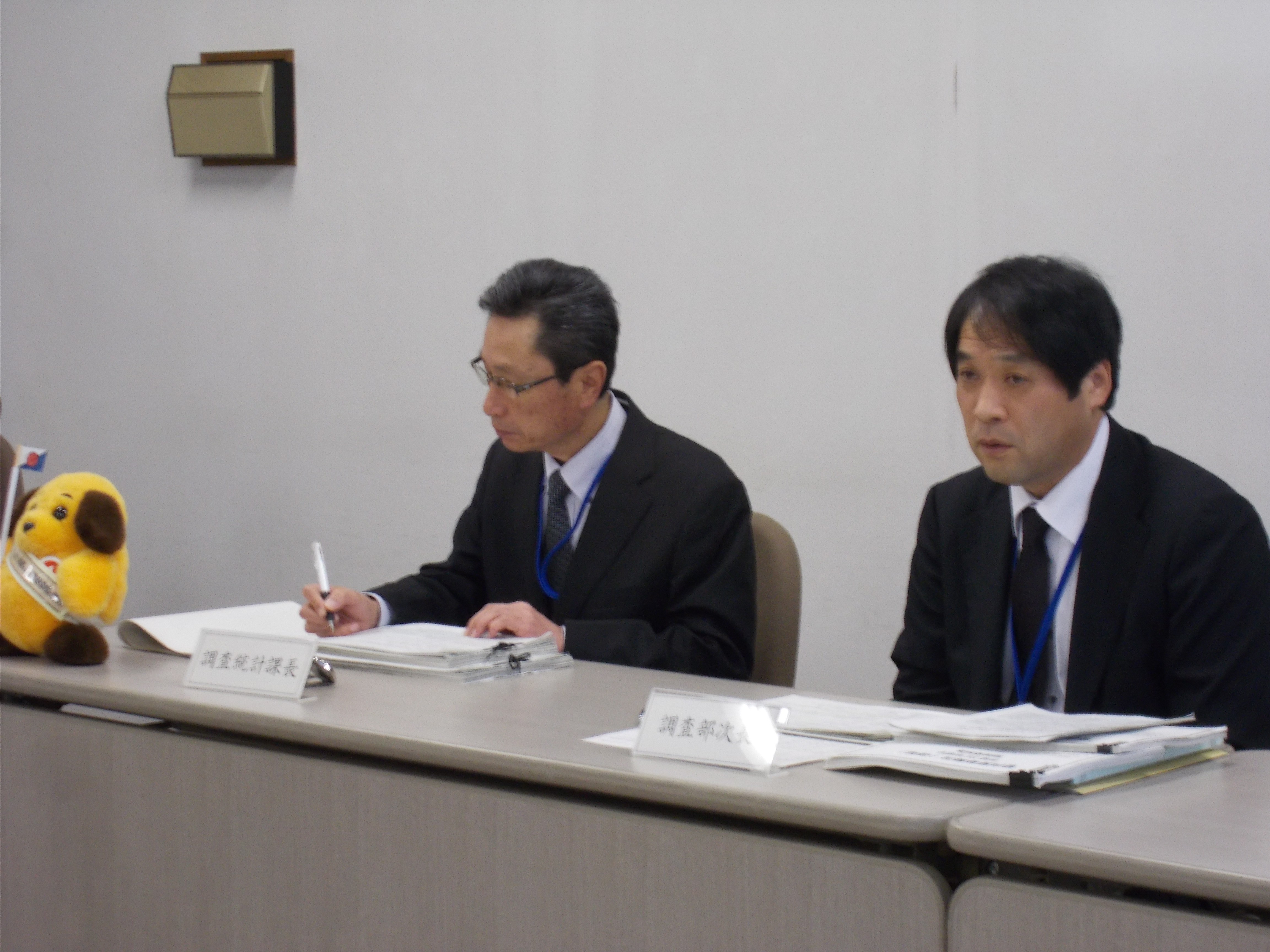 29NS21ijÉŊցA28Nxyѕ29NR̊ǓfՊTij𔭕\