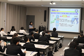 29N613i΁j`Ŋ֎xAۊόwZÉZ̖K󂯓