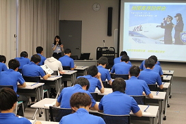 平成29年6月13日（火）中部空港税関支署、中日本航空専門学校の訪問を受け入れ