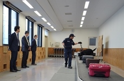 28NR17i؁jÉŊցA27NxQŊփj^[Ƃ̈ӌ{