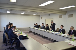 28NR17i؁jÉŊցA27NxQŊփj^[Ƃ̈ӌ{