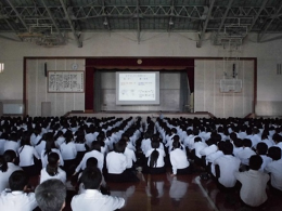 平成28年６月８日（水）清水税関支署浜松出張所、静岡県立浜名高等学校の薬物乱用防止教室において講演