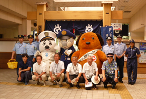 平成28年７月20日（水）下田監視署、伊豆急下田駅において関係機関・地域団体等と合同でキャンペーンを実施