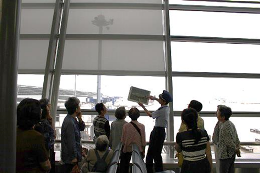 平成28年７月26日（火）中部空港税関支署、「中日くらし友の会」の見学を受入れ