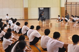 28NX30ijÉŊցACÎscwZ̖򕨗ph~ɂču