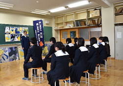 平成29年２月９日（木）名古屋税関、税関ポスターを制作していただいた常滑高等学校生徒へ感謝状を贈呈