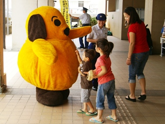  沖縄税関支署、平良出張所が街頭キャンペーン実施 