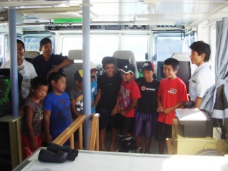  与那国町立久部良小学校児童を対象とした監視艇見学会を実施 