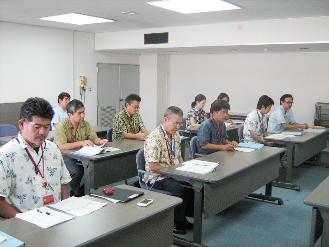  沖縄県那覇県税事務所職員に対する通関手続き研修を実施 
