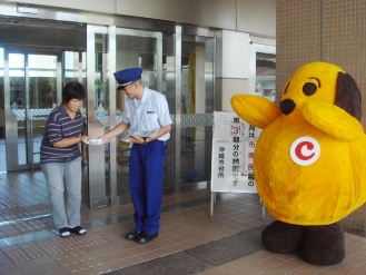  沖縄税関支署が街頭キャンペーン実施 