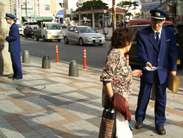  沖縄三越前で街頭キャンペーン 