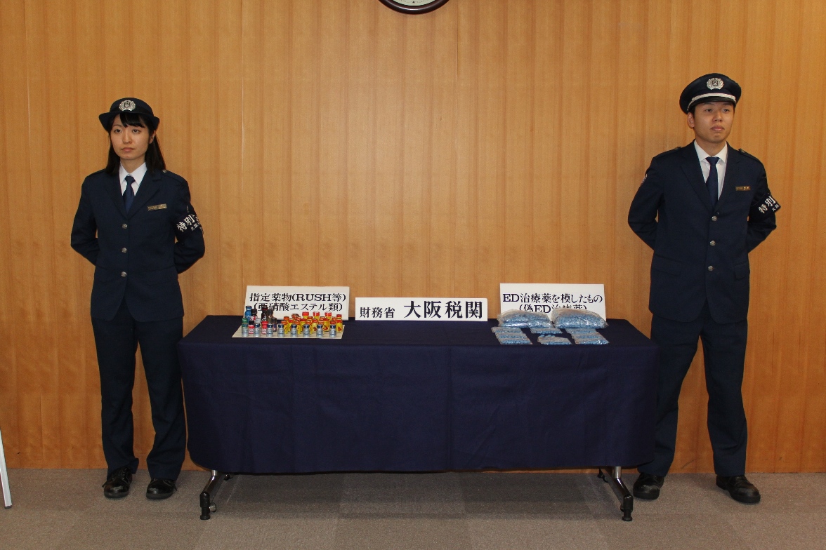 摘発物品の展示