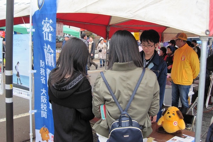 税関ブースの様子