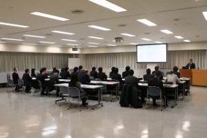 1月12日の大阪地方検察庁新任検事及び検察事務官計44名の税関見学会の様子