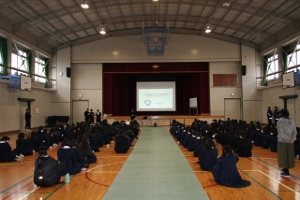 浜寺中学校での講演の様子