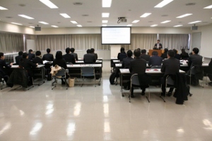 大阪地方裁判所の税関見学会の様子