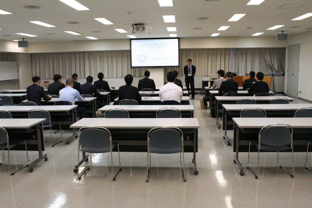 航空保安大学校への税関見学会の様子.jpg